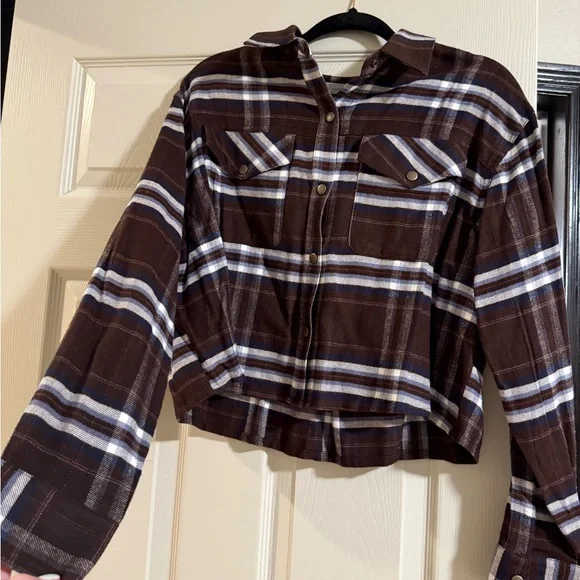 Cleo and wolf flannel - Picture 4 of 7